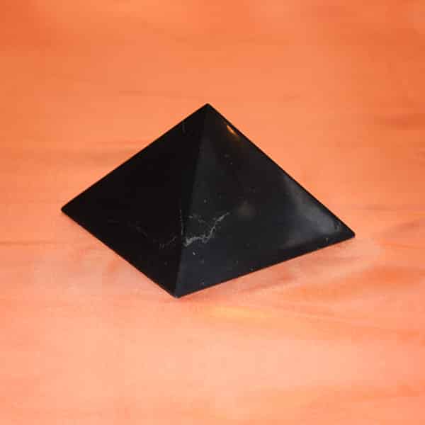 Shungite pyramide polie de 10 cm | Arkanova