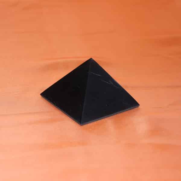 Shungite pyramide polie de 7 cm | Arkanova